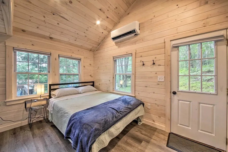 Idyllic Edgecomb Forest Studio w/ Deck & Balcony!