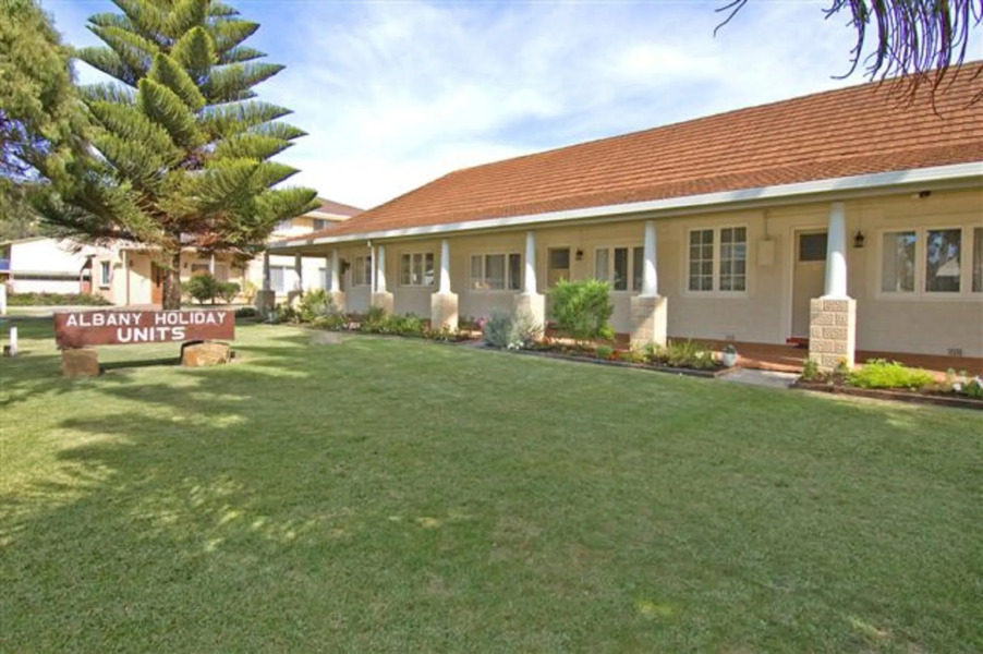 Albany Holiday Units