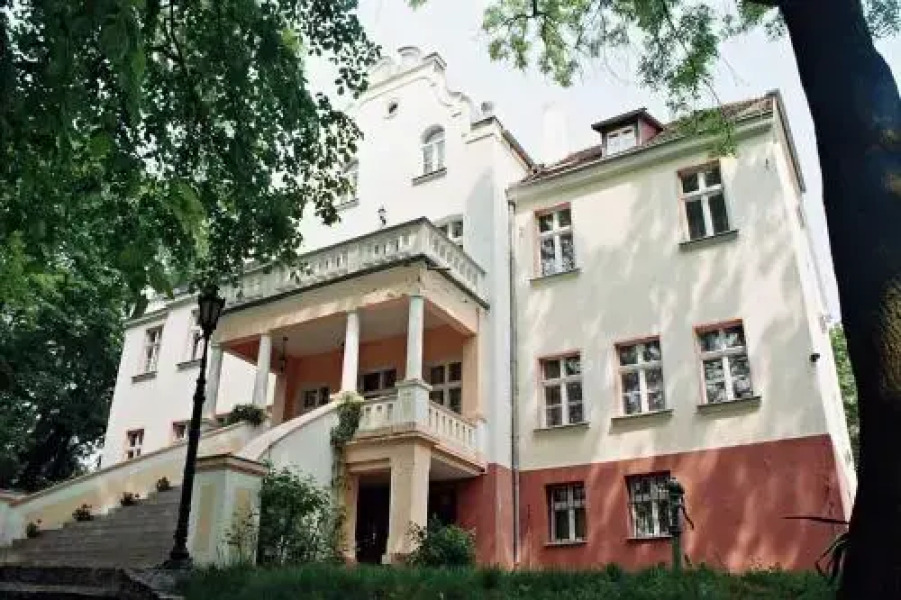 Pałac w Witosławiu ośrodek apifitoterapii "APIHERBA"