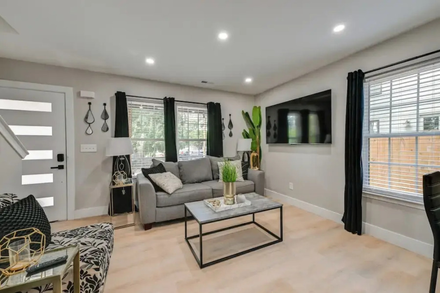 2 Mi to Uptown Charlotte: Family Home w/ Game Room