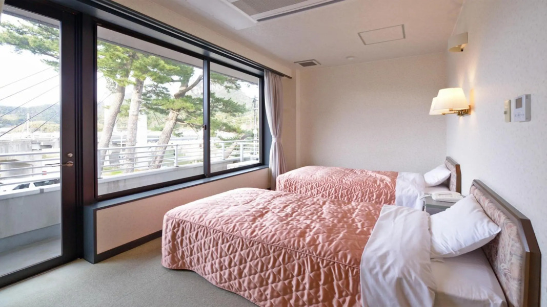 Shima no Hikari ga Ayanasu Uminoyado Hagoromosou