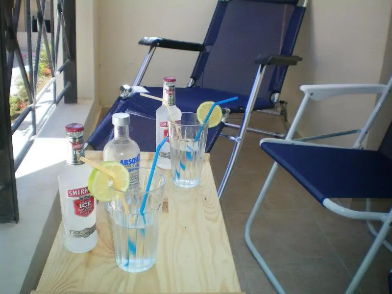 104 Excellent 2 bed apartment with pool view, AC & gym!