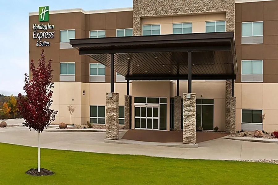 Holiday Inn Express & Suites Beaver Dam by IHG