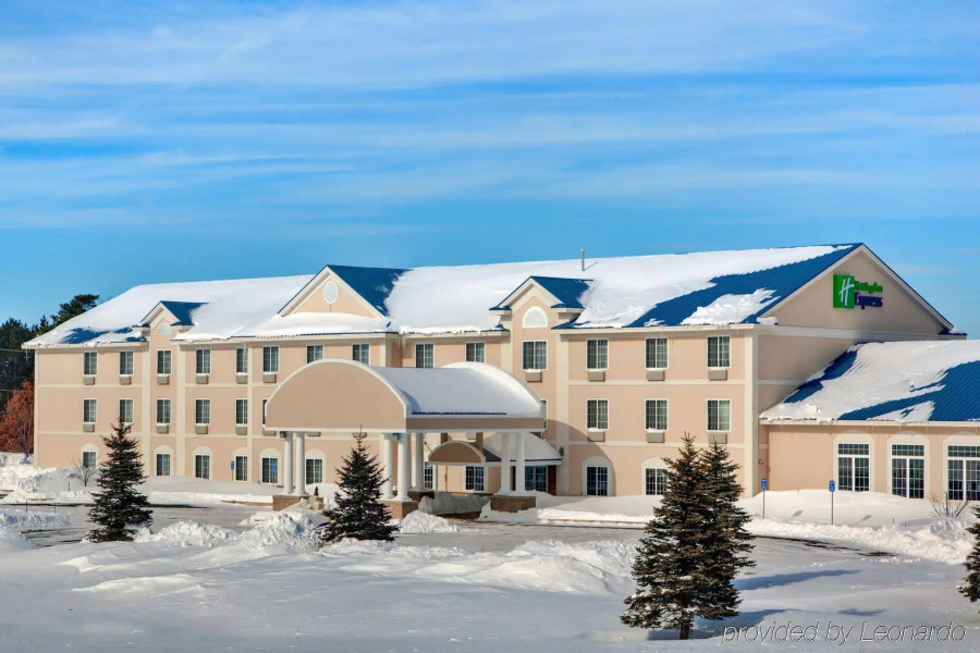 Holiday Inn Express Hotel & Suites Cadillac by IHG