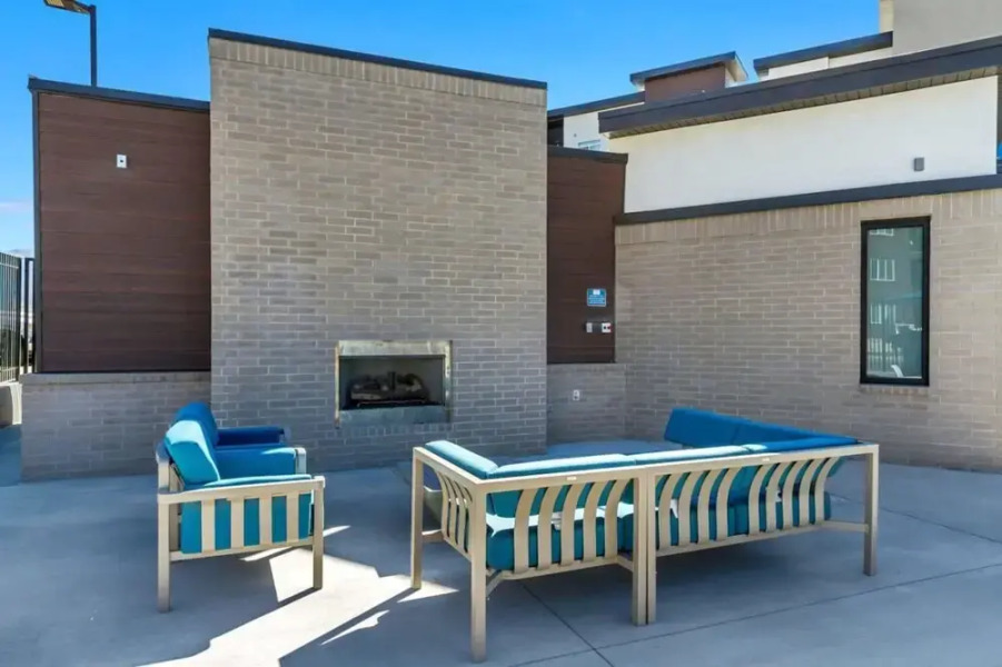 New Apt - Gigabit Internet - Year-round Pool