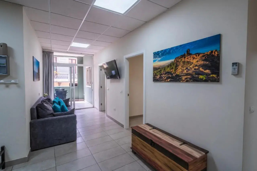 El Puente Holiday Home I- Airport 8,1K