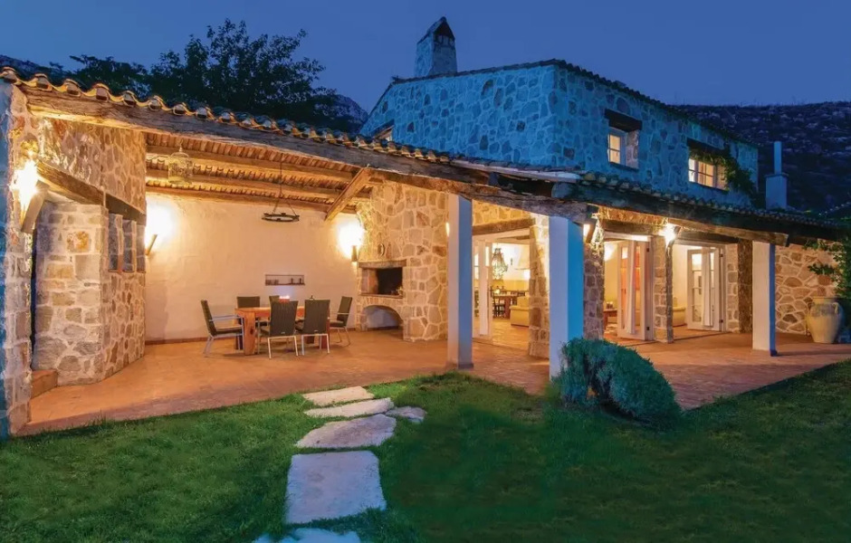 Amazing Home in Trstenik with Hot Tub, WiFi & 2 Bedrooms