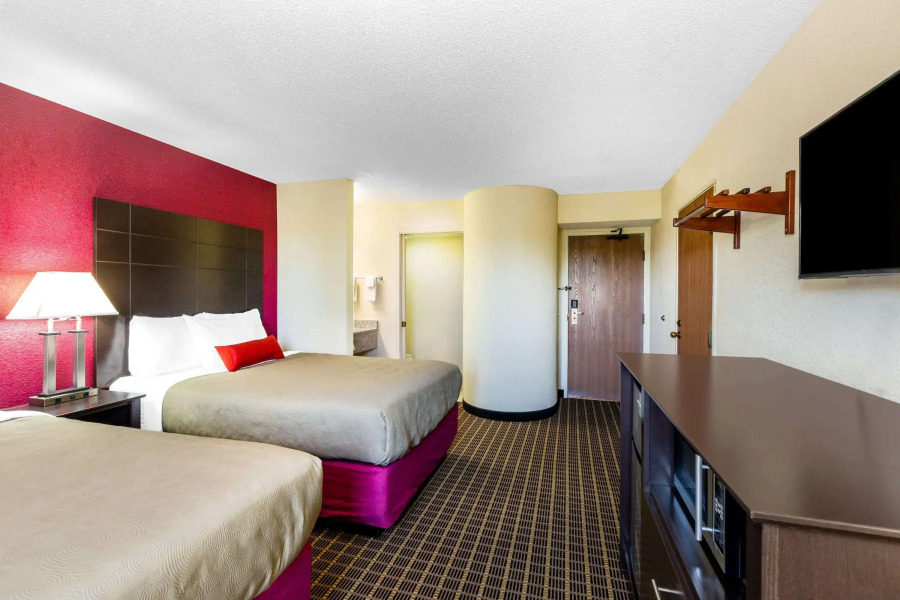 Baymont Inn & Suites by Wyndham Mukwonago