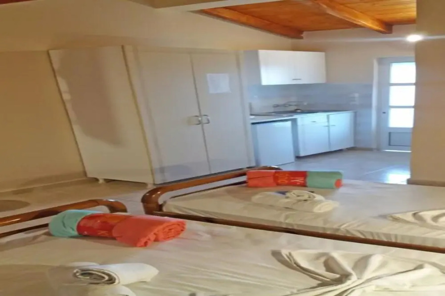 Giannis Pool Studios 4