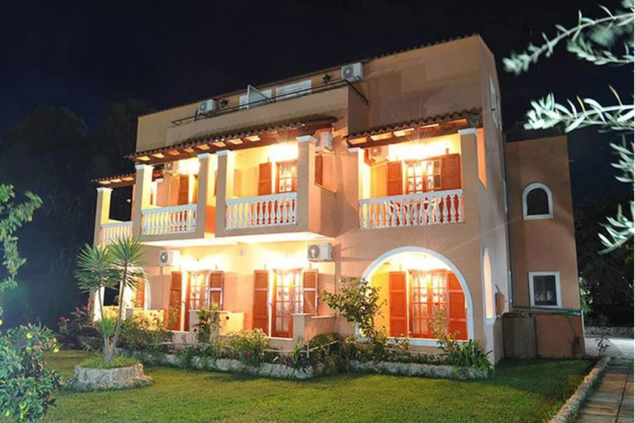 Makis Louvlis Apartments & Studios