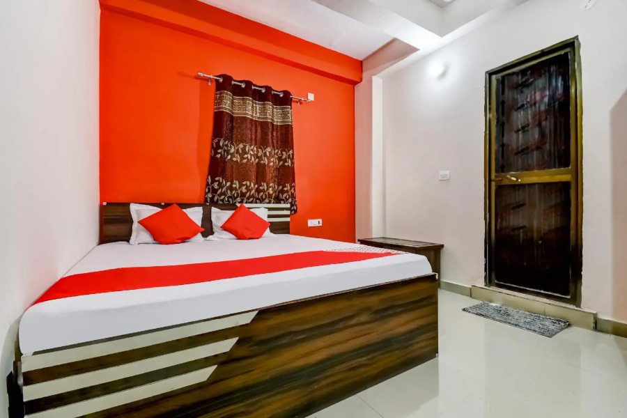 OYO 83982 Hotel Majestic Inn