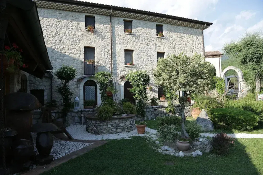 Valle Dell'Aquila Country House