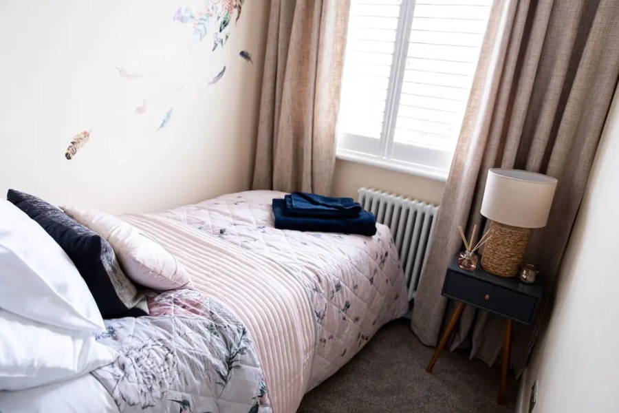 3 Bed House - Sleeps 6 - Garden - Parking - Wifi