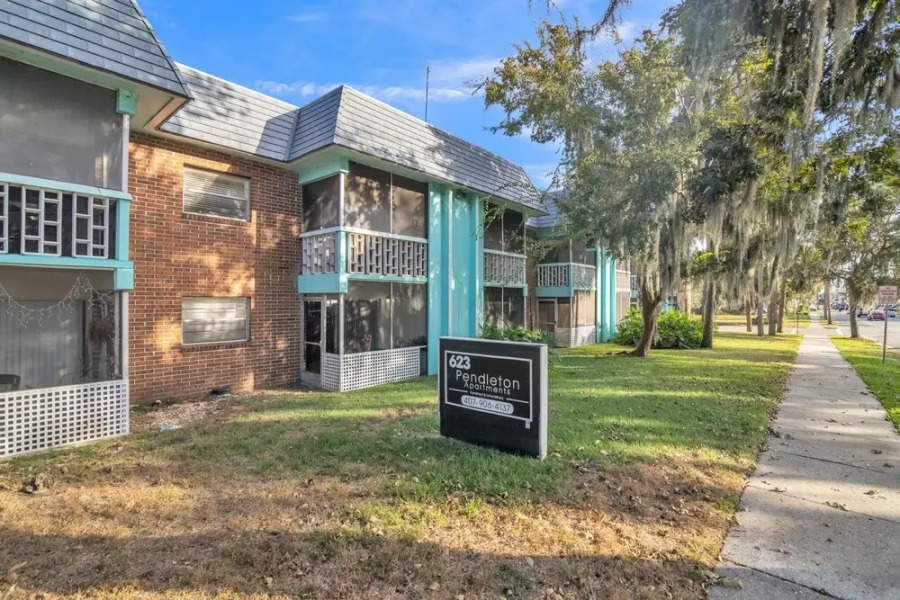 Charming 1br Apt In Eustis! 1 Bedroom Apts by RedAwning