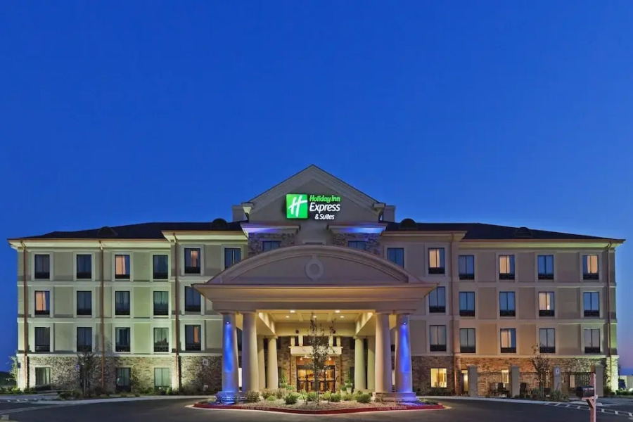 Holiday Inn Express & Suites Ft. Smith - Airport
