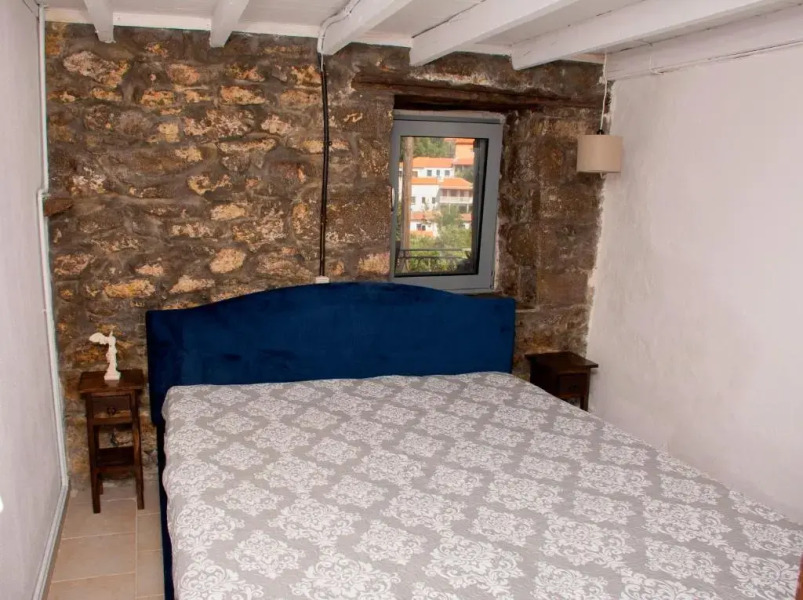 Caviro - traditional stone house in Chora