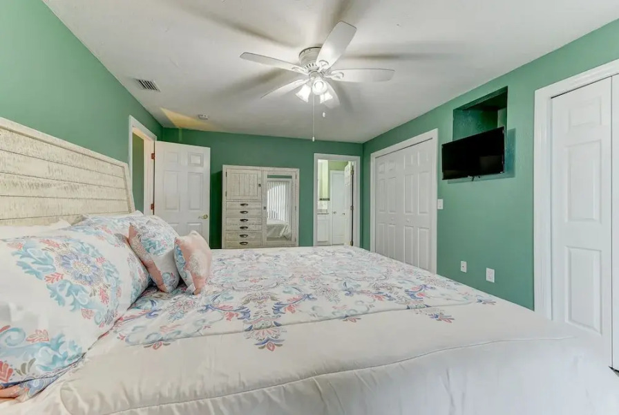 Island Retreat Upper B by Vtrips