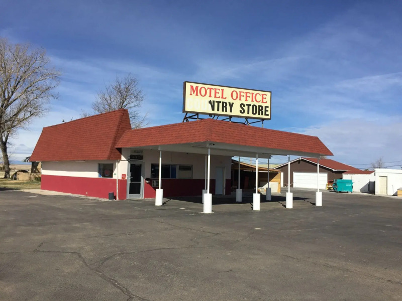 Country Manor Motel Watkins