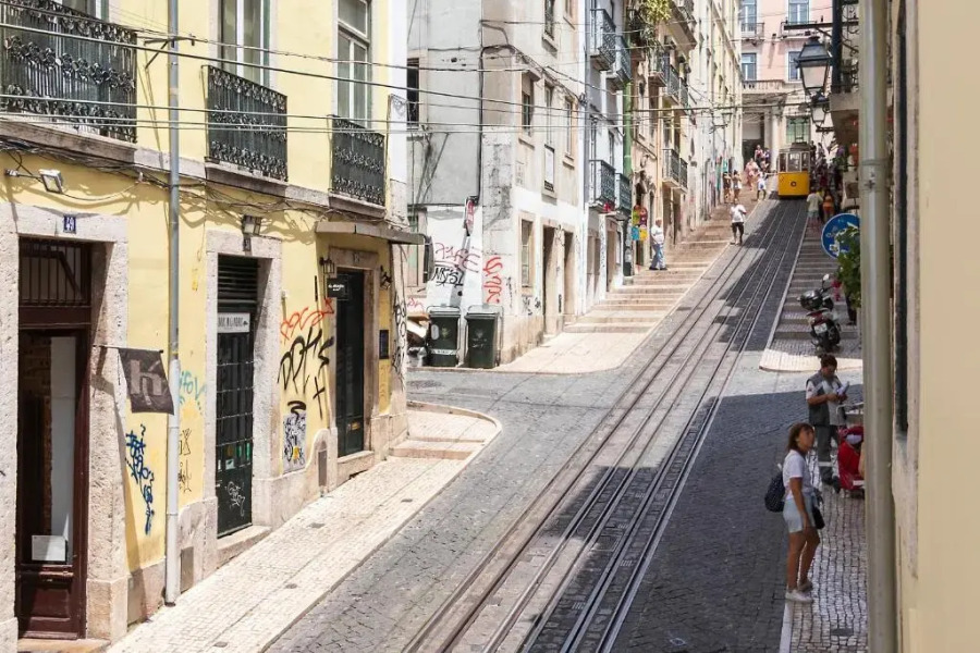 Lisbon Bica Suites Apartments