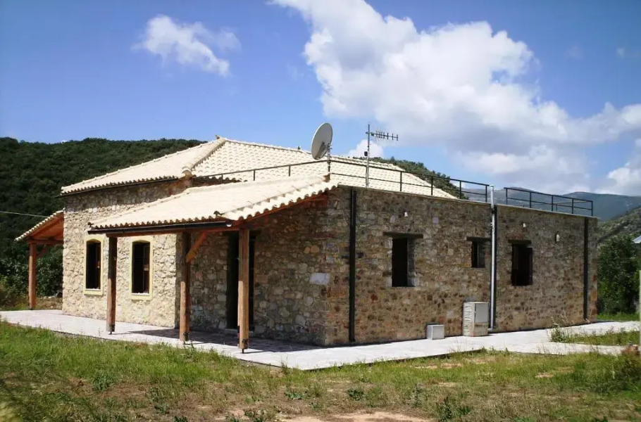 Traditional Stone House - Individual - 4-8 persons