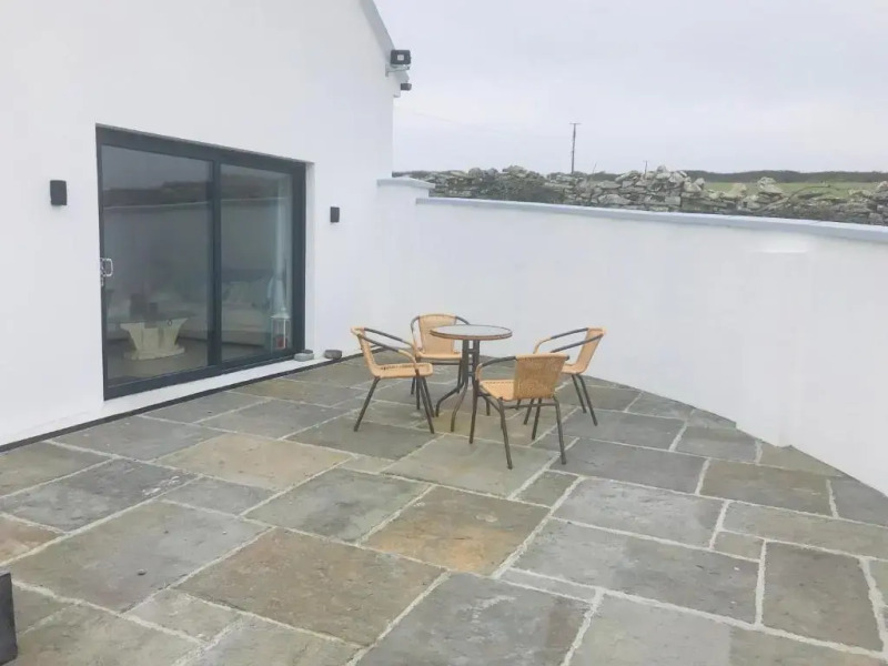 Beside the sea & minutes from Cliffs-Clahane Shore Lodge