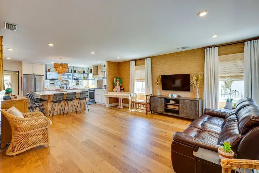 Hawthorne Home w/ Covered Patio & Basketball Court