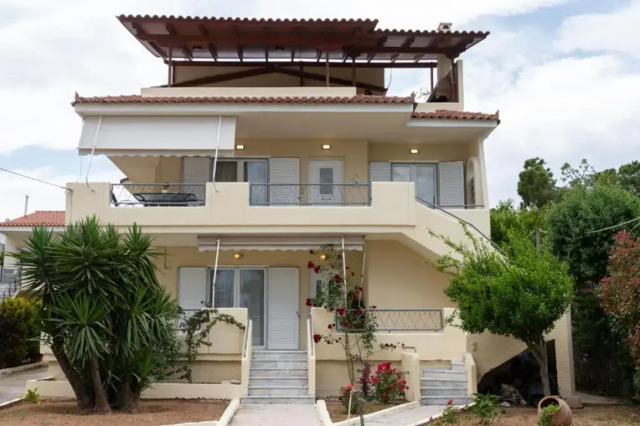 Rose's House (Near Airport)