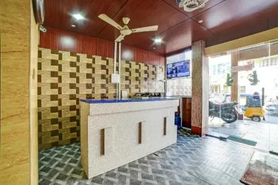 OYO 65103 Hashmi Residency