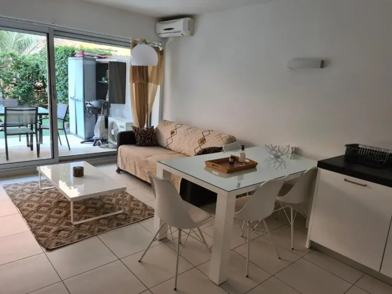 Le Lodge, T2 classé 3 étoiles avec jardin, parking, piscine & mer à 2 pas