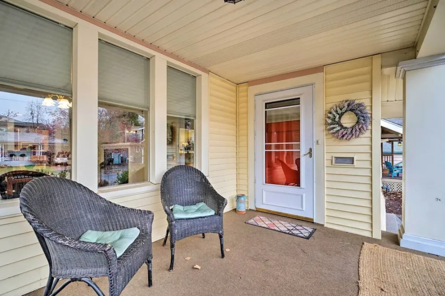Peaceful Wine Country Getaway - Walk to Downtown!