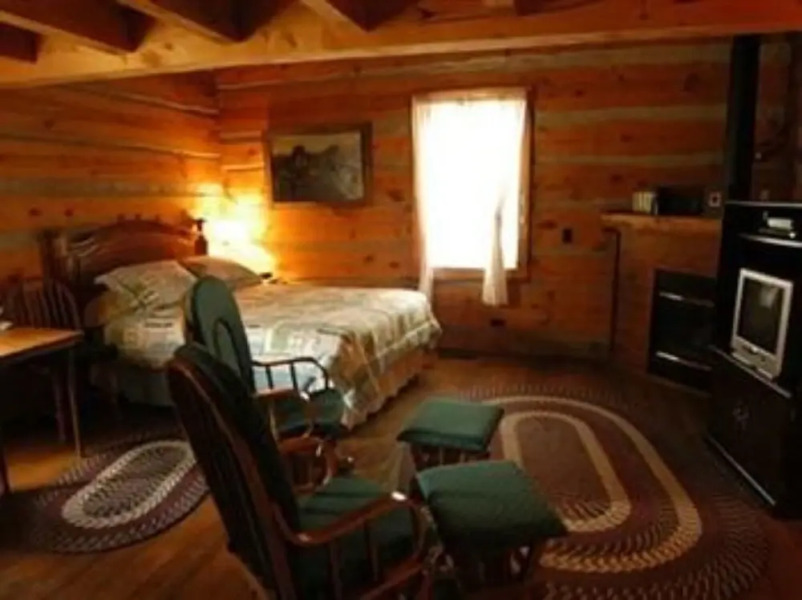 Galena Log Cabin Getaway