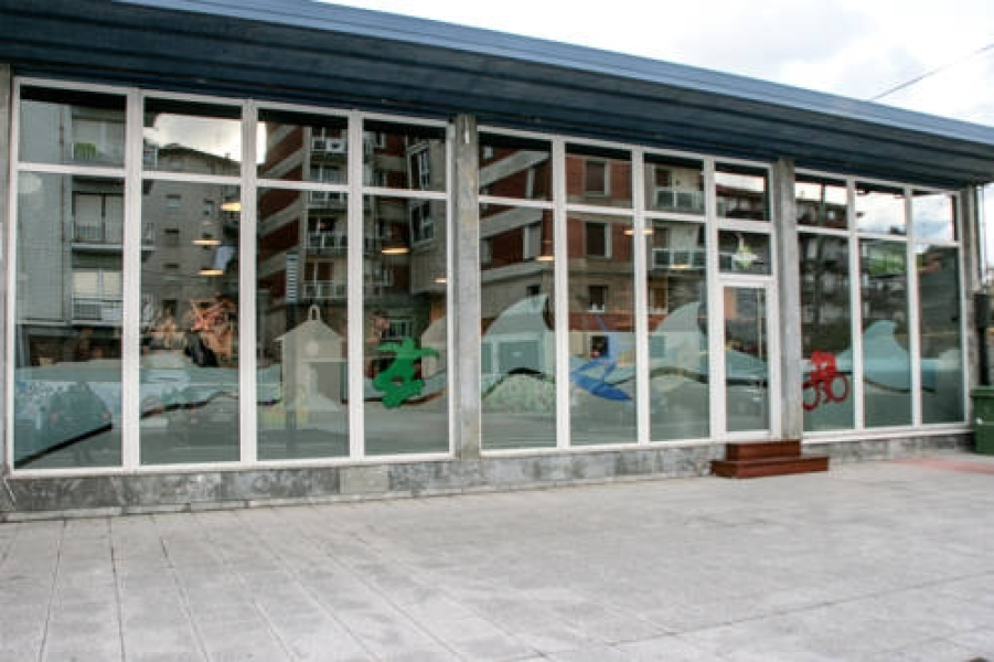 Mundaka Hostel & Sport Cafe