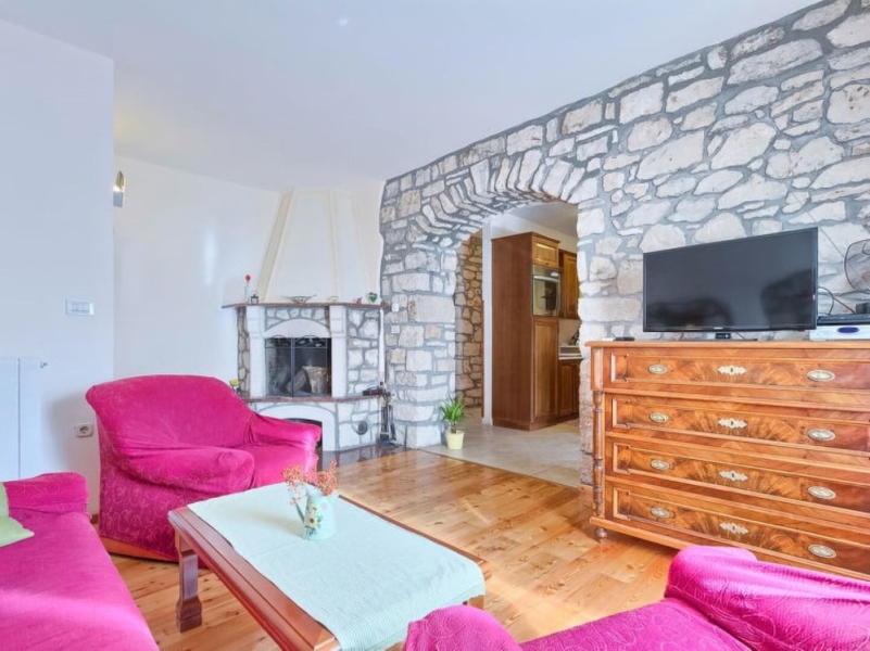 Bruna - Rustic Stone House - H