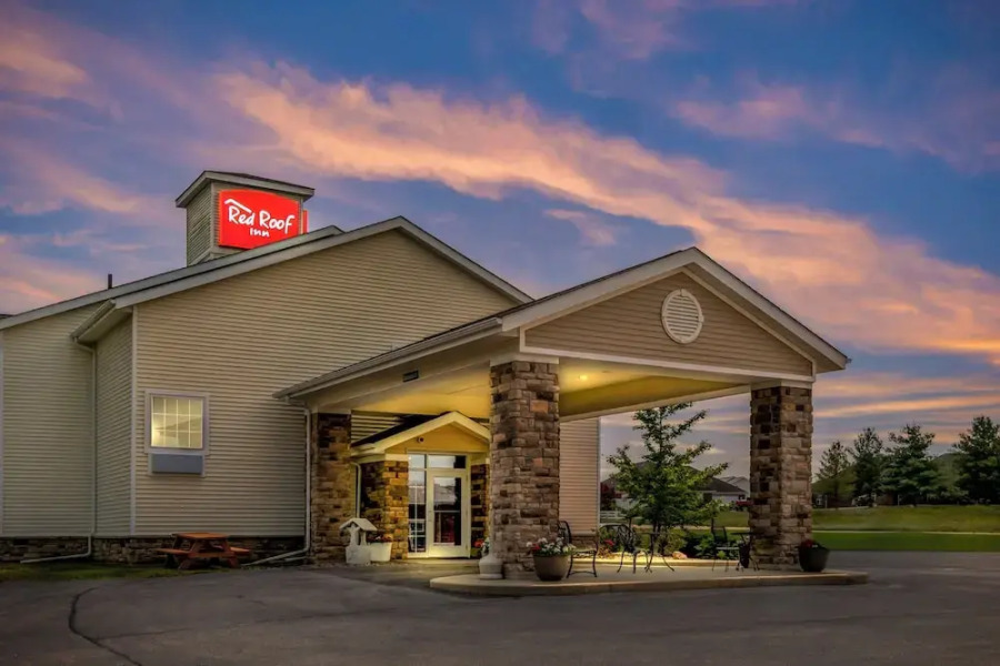 Red Roof Inn Charlestown