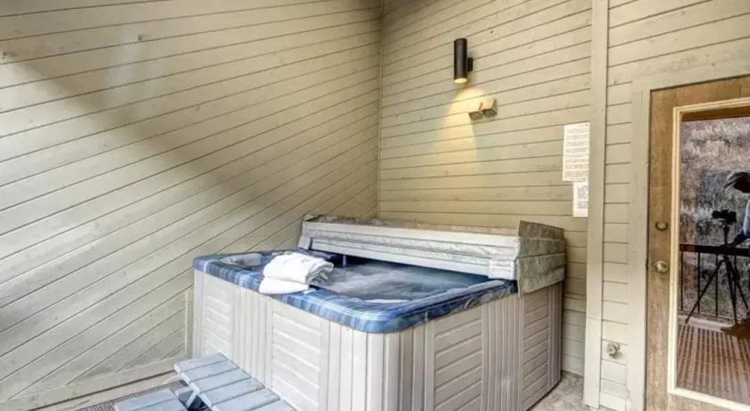 RedAwning The Silver Belle Duplex 1115