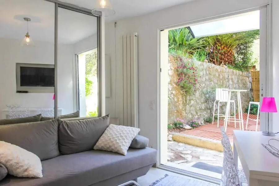 Appartement lumineux avec terrasse jardin et accès piscine