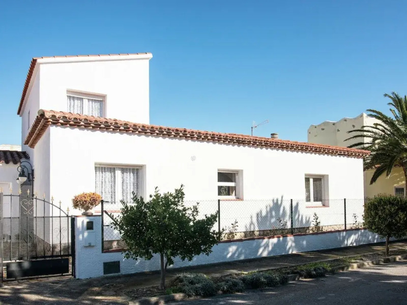 Beautiful Holiday Home Near Beach in Catalonia