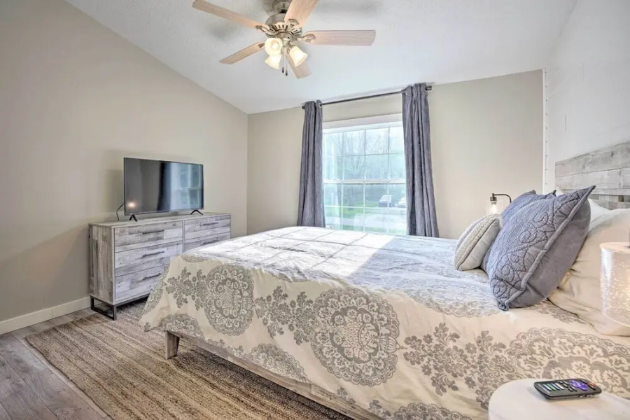 Breezy Coloma Getaway w/ Grill - 1 Mi to Beaches!