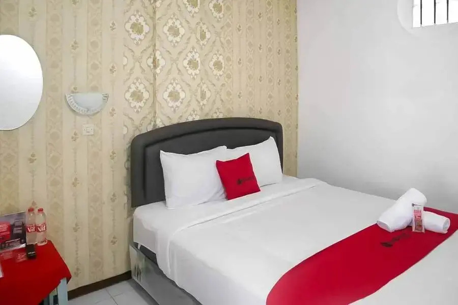 RedDoorz Plus @ Alun Alun Nganjuk