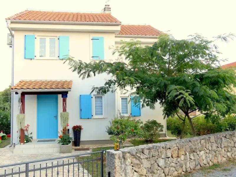 Villa Doris With Heated Pool gym and Kids Playground