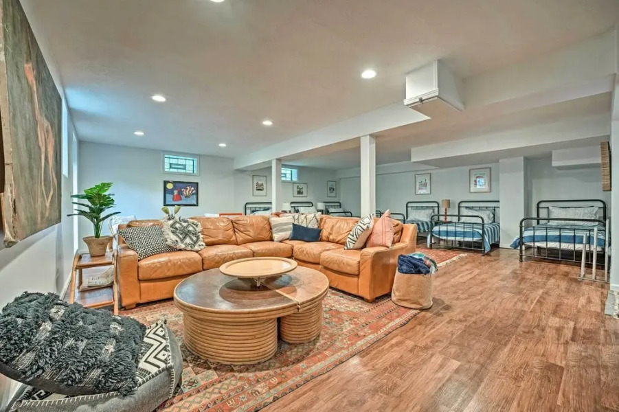 Lake Michigan Hideaway: Pool, Steps to Beach!