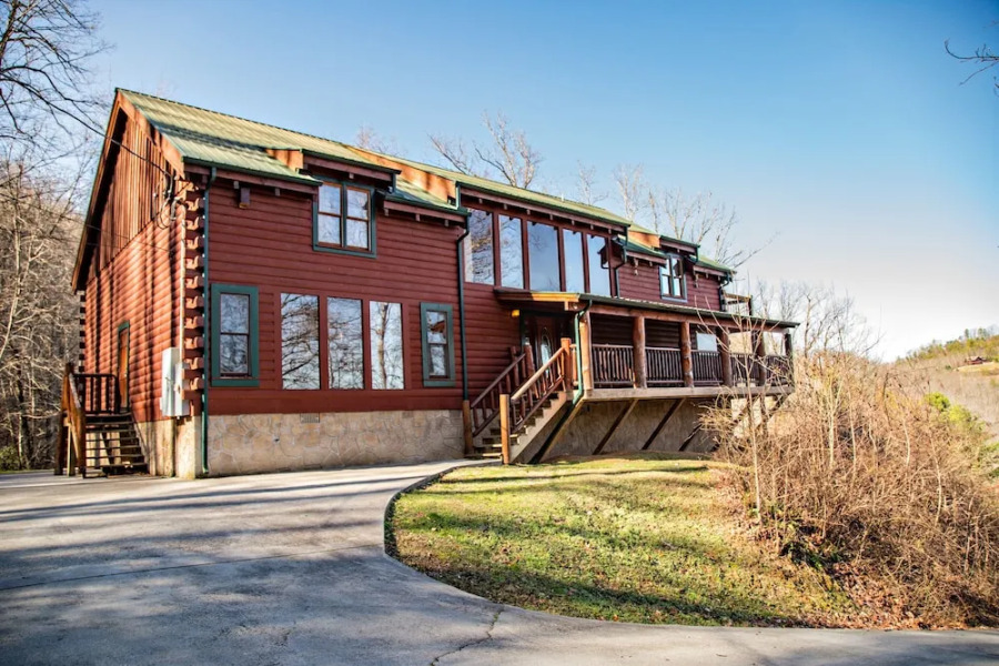 Wolfsong Lodge 5 Bedrooms 4.5 Bathrooms Cabin