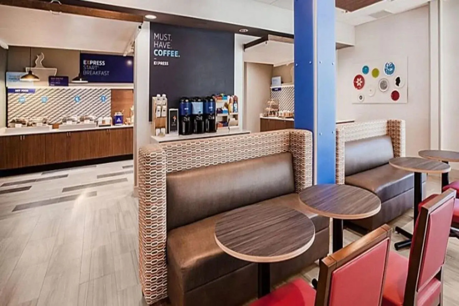 Holiday Inn Express & Suites Staunton by IHG