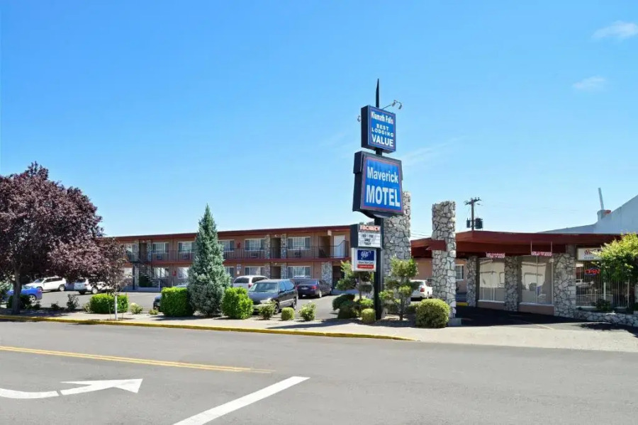 Maverick Motel