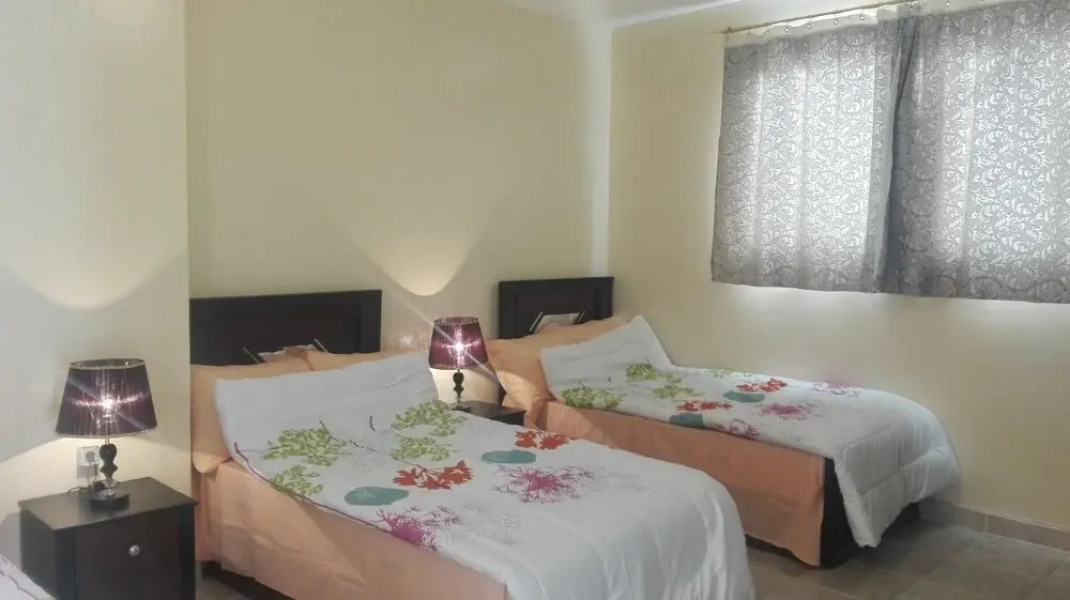 Pyramids Overlook Inn