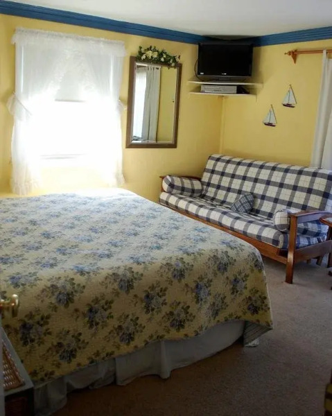 A Cape Cod Ocean Manor Inn