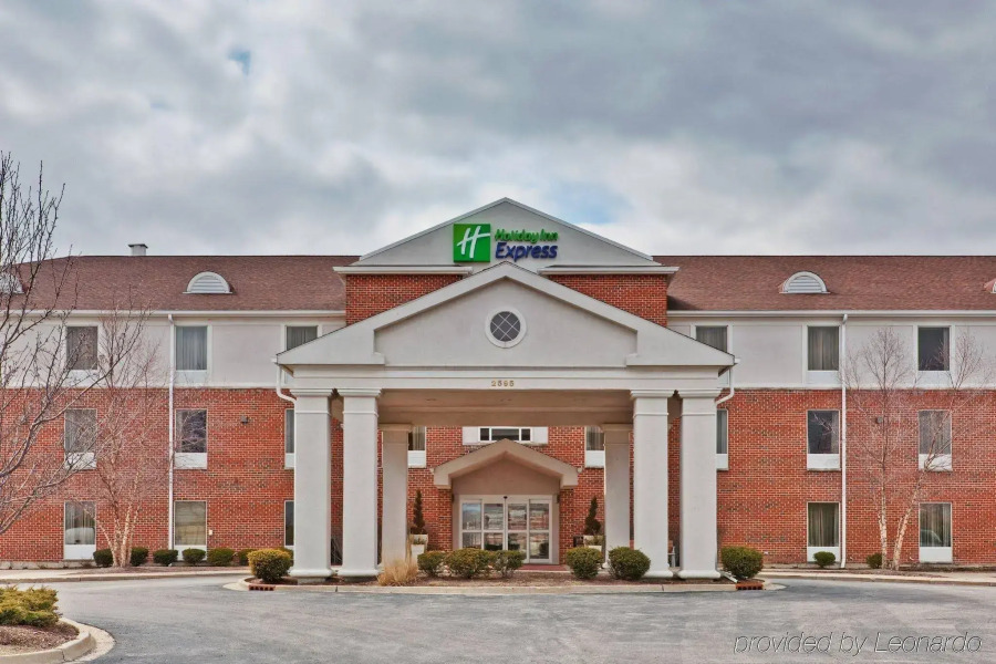 Holiday Inn Express Hotel & Suites Chicago-Algonquin by IHG