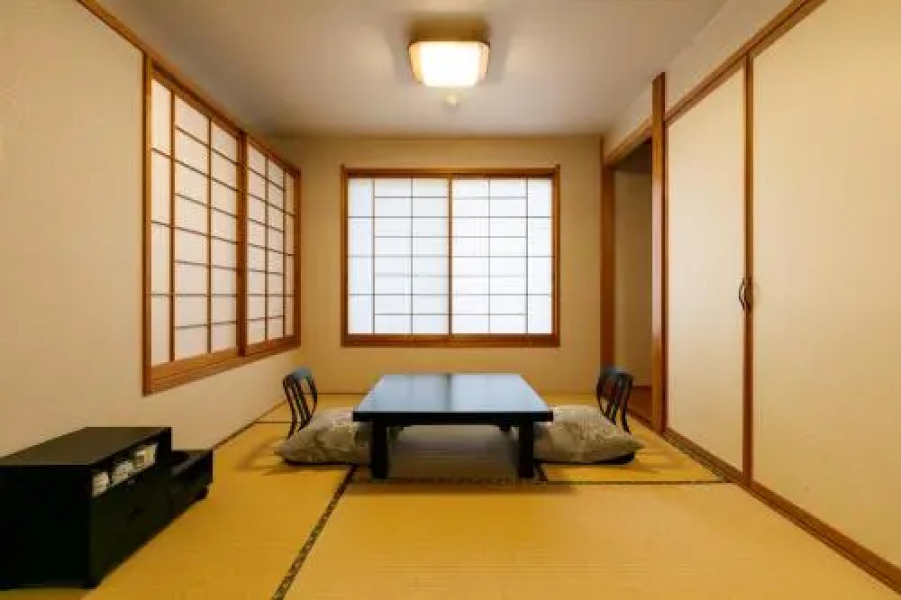 Plum Irregularity Inn Bush Warbler Bower