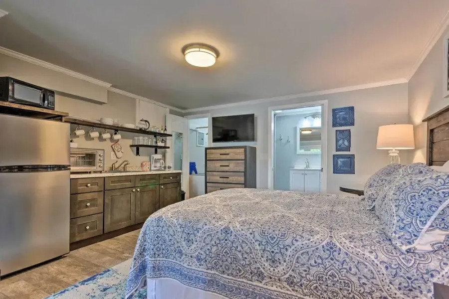 Studio W/patio Access + View on Lake Junaluska!