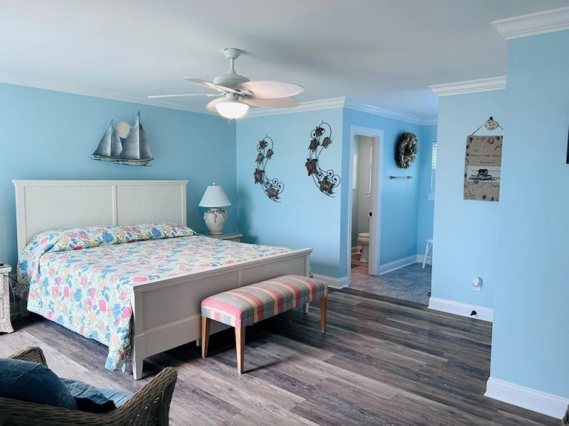 Serenity's Star 4 Bedroom Home by RedAwning